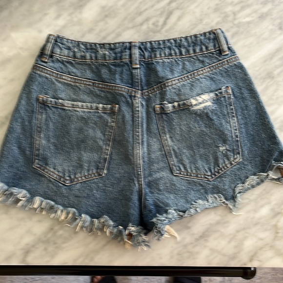 GARAGE “ Festival” shorts ! Like new! Size 27 (5) Medium denim wash. - Picture 2 of 3